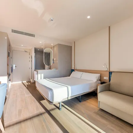 Отель Port & 4*