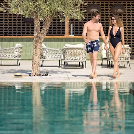 Отель Port & 4*